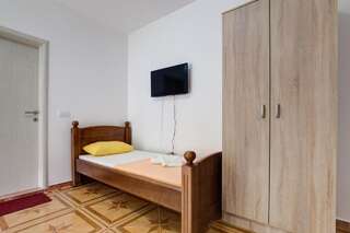 Отели типа «постель и завтрак» Village Holiday Apartments Kralj Будва Номер-студио с видом на сад-3