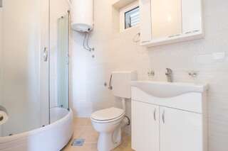 Отели типа «постель и завтрак» Village Holiday Apartments Kralj Будва Номер-студио с видом на сад-4