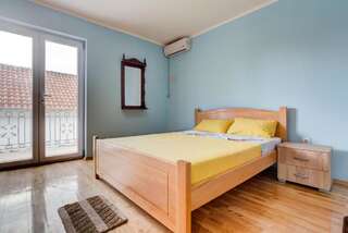 Отели типа «постель и завтрак» Village Holiday Apartments Kralj Будва Номер-студио с террасой-12