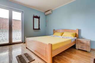 Отели типа «постель и завтрак» Village Holiday Apartments Kralj Будва Номер-студио с террасой-2