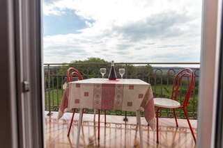 Отели типа «постель и завтрак» Village Holiday Apartments Kralj Будва Номер-студио с террасой-4