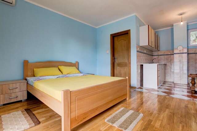 Отели типа «постель и завтрак» Village Holiday Apartments Kralj Будва-32